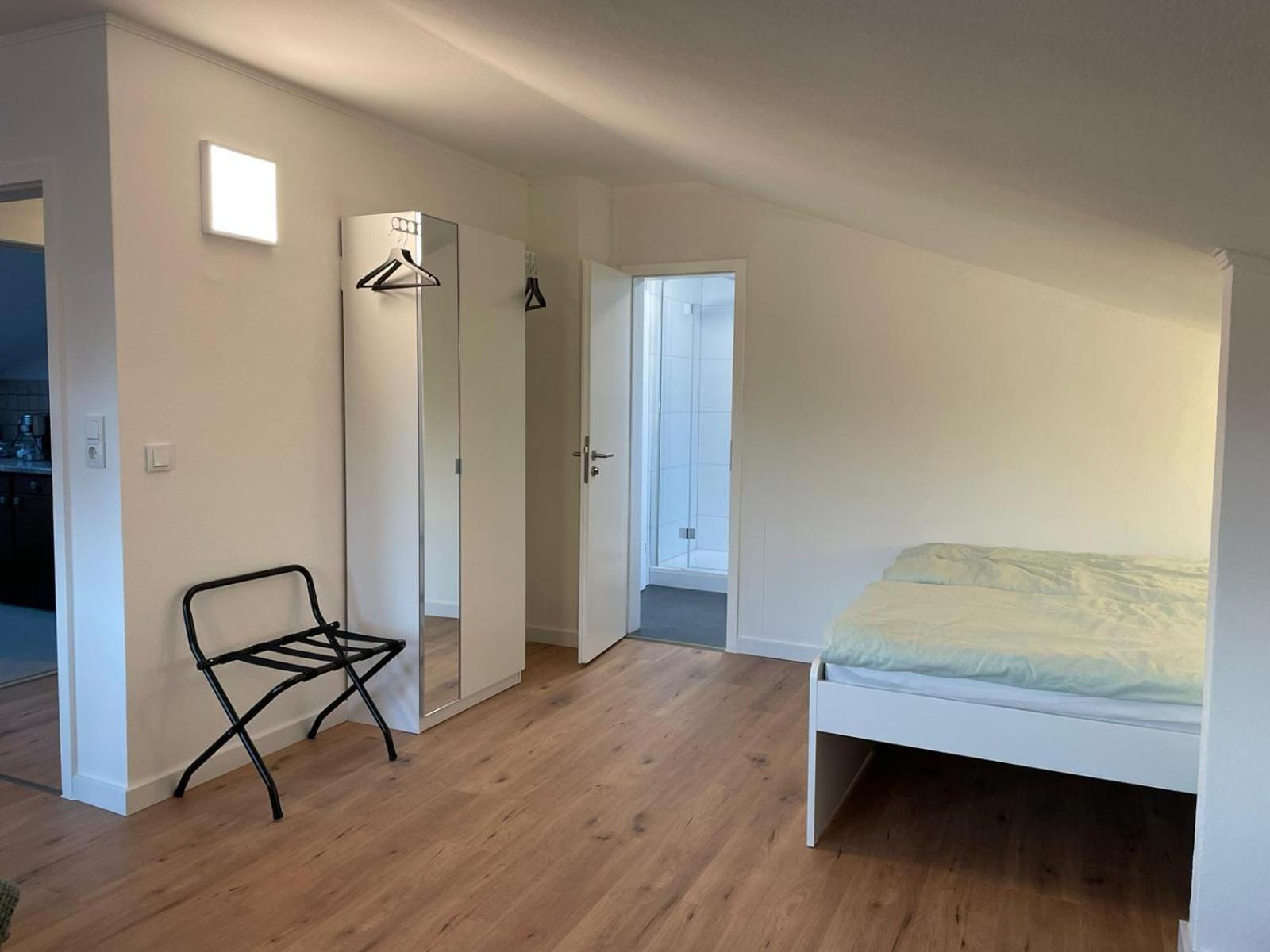 --Renoviert-- Ruhige 1-Zimmer Einliegerwohnung Mit Kueche Und Bad In Grossburgwedel Dış mekan fotoğraf