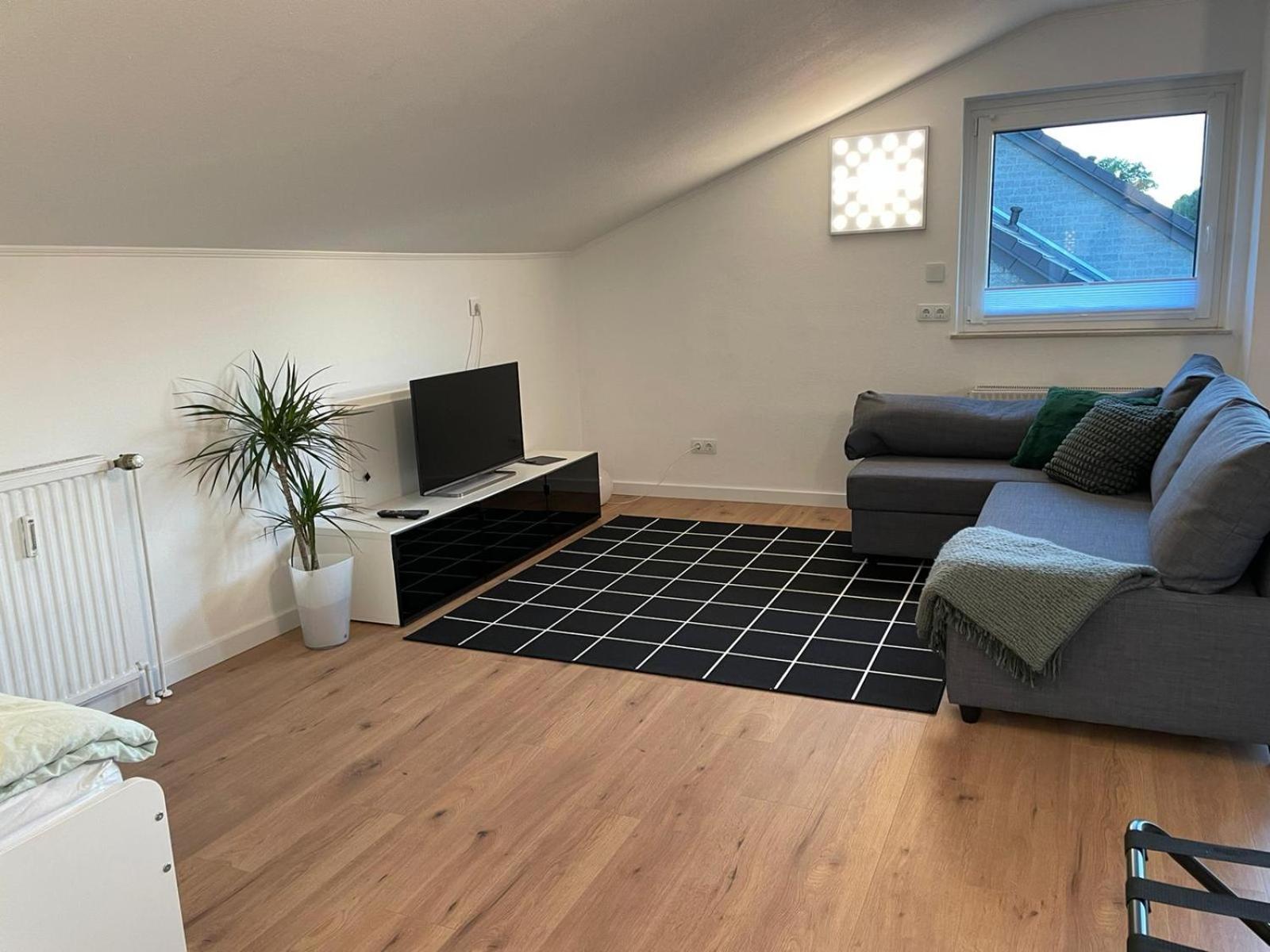 --Renoviert-- Ruhige 1-Zimmer Einliegerwohnung Mit Kueche Und Bad In Grossburgwedel Dış mekan fotoğraf